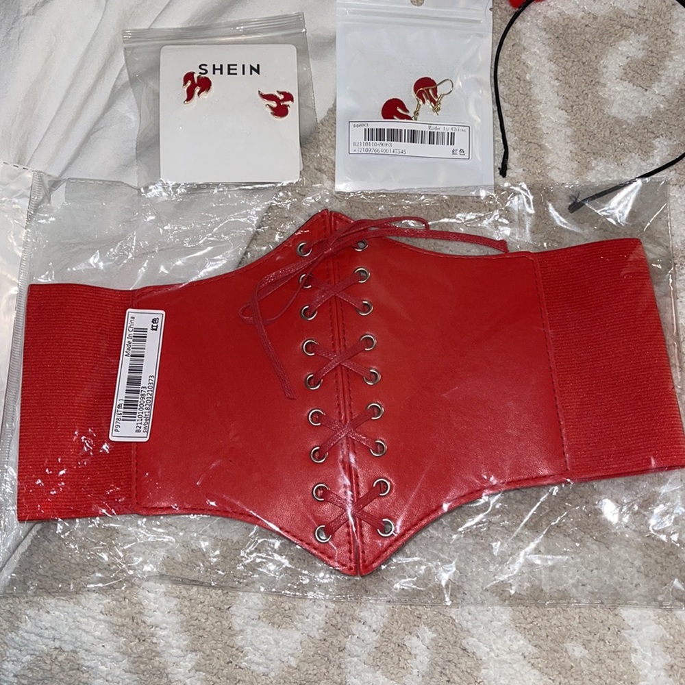 Red/devil stuff - Picture 5 of 6